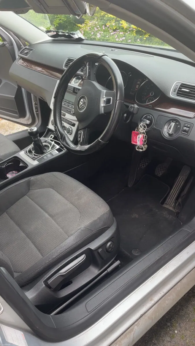 Volkswagen Passat - Image 5