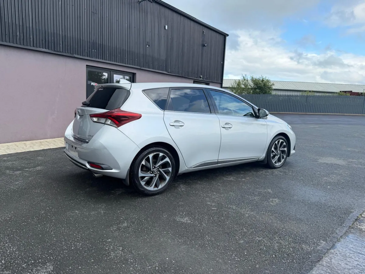 Toyota Auris 1.6 D-4D DESIGN 110BHP 5DR D - Image 4