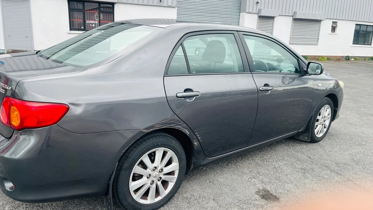 Toyota corolla - Image 5
