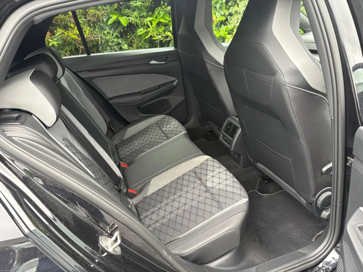 Volkswagen Golf 2023 R Line - Image 6