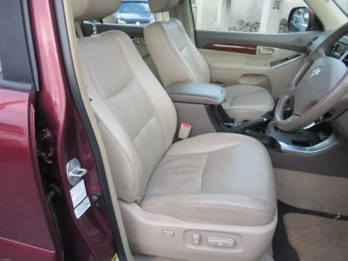3.0 D-4D LC4 SUV 5dr Diesel Automatic (243 g/km, 1 - Image 3