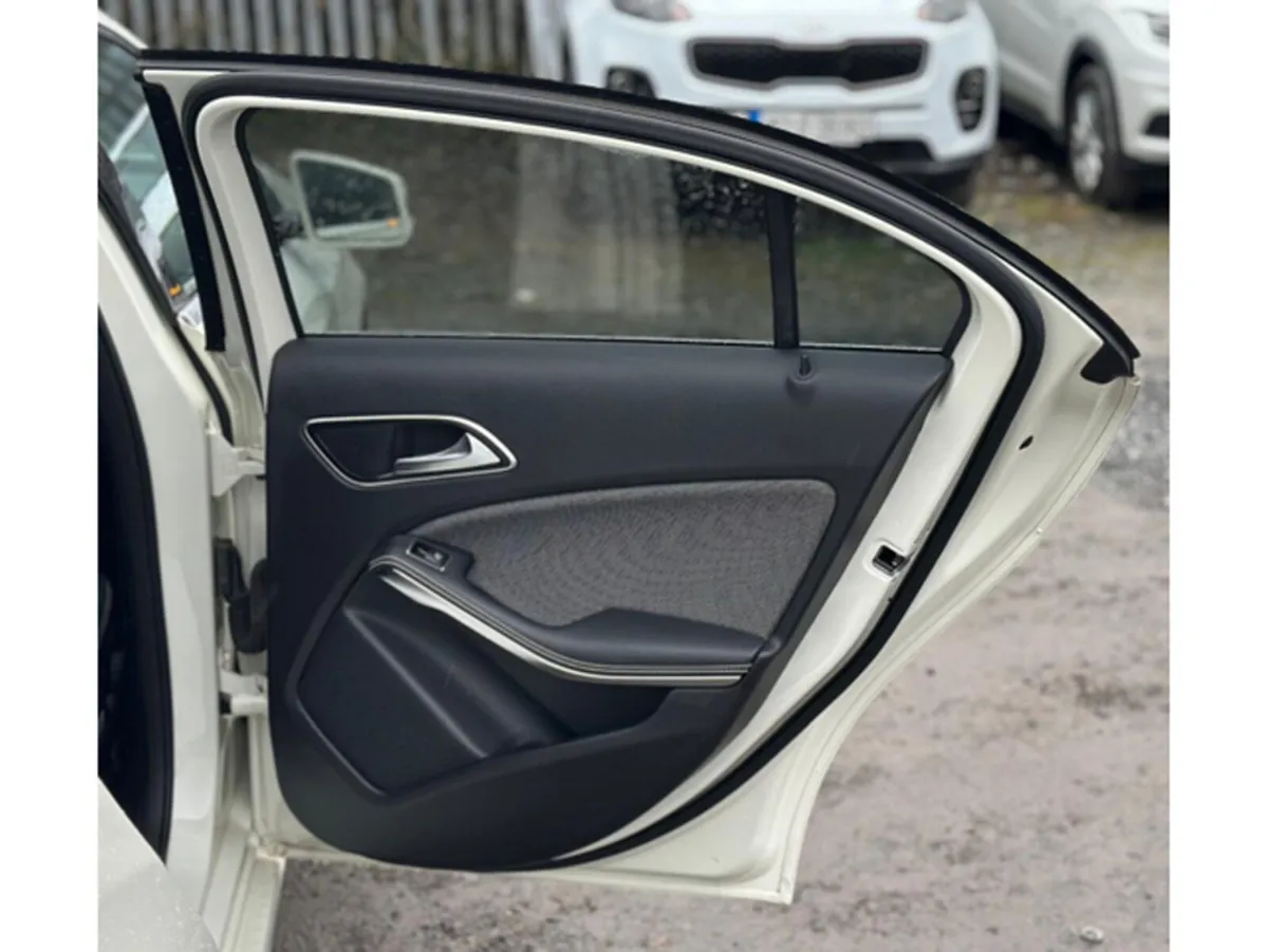 Mercedes-Benz A-Class A180 1.6 Petrol Automatic (3 - Image 5