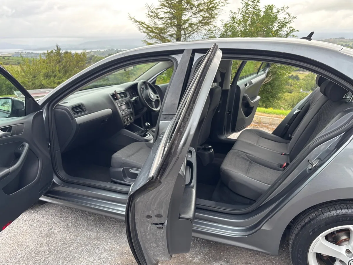 Volkswagen Jetta 2014 diesel 1.6 - Image 3