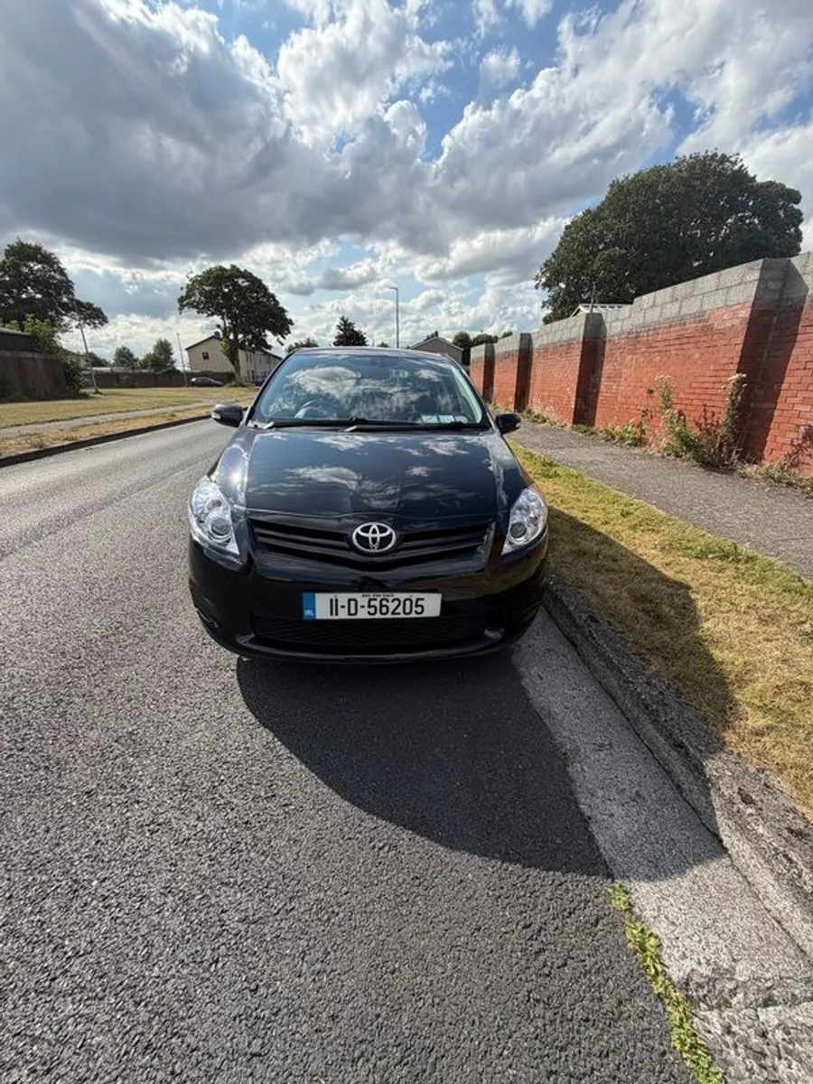 2011 Toyota Auris - Image 1