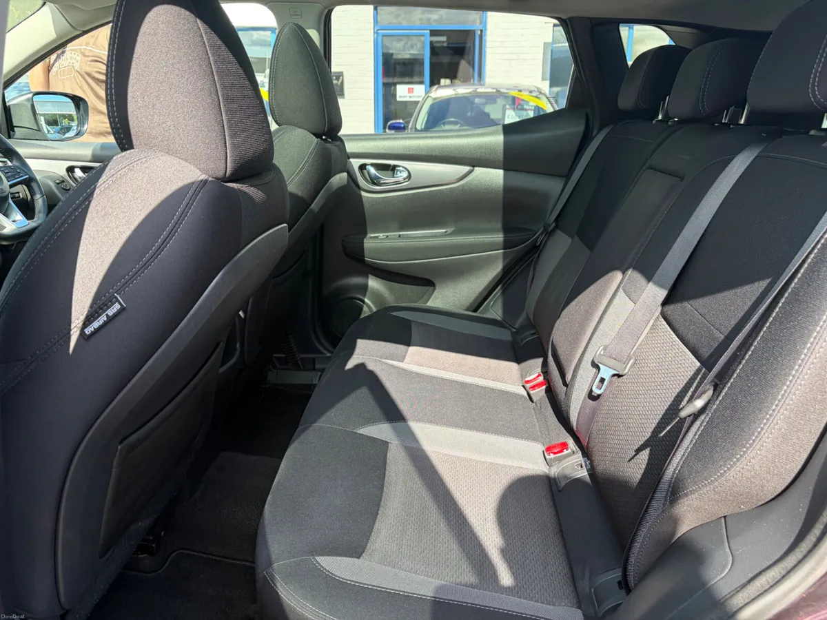 2018 NISSAN QASHQAI 1.2 PETROL N CONNECTA PAN ROOF - Image 6
