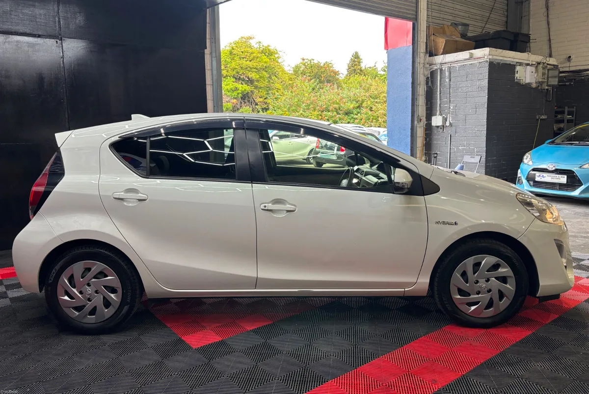 2015 Toyota Aqua - Image 5