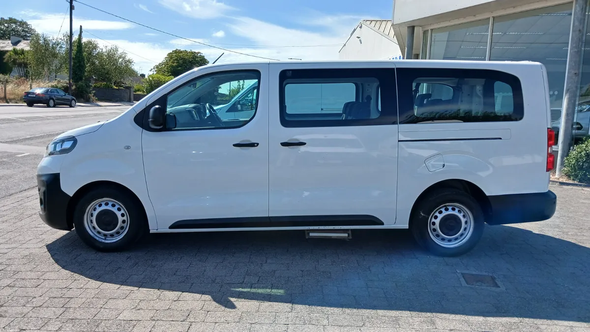 2021 VIVARO LWB 9 SEATER,1 OWNER,95K MILES - Image 2