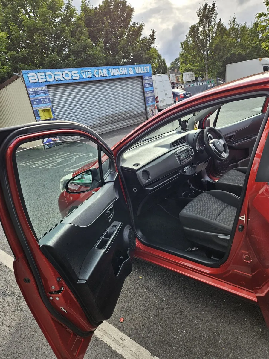 Toyota yaris hybrid 2014 - Image 1