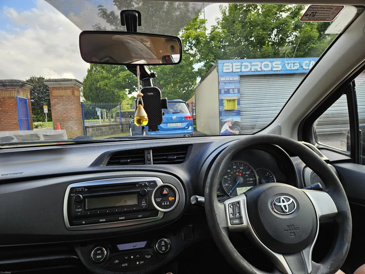 Toyota yaris hybrid 2014 - Image 3