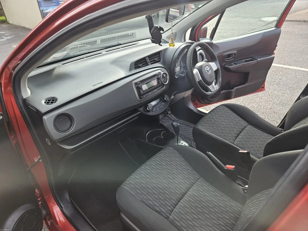 Toyota yaris hybrid 2014 - Image 5