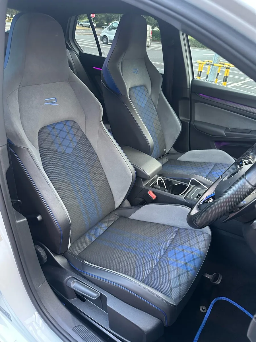 221 Volkswagen Golf R - Image 4
