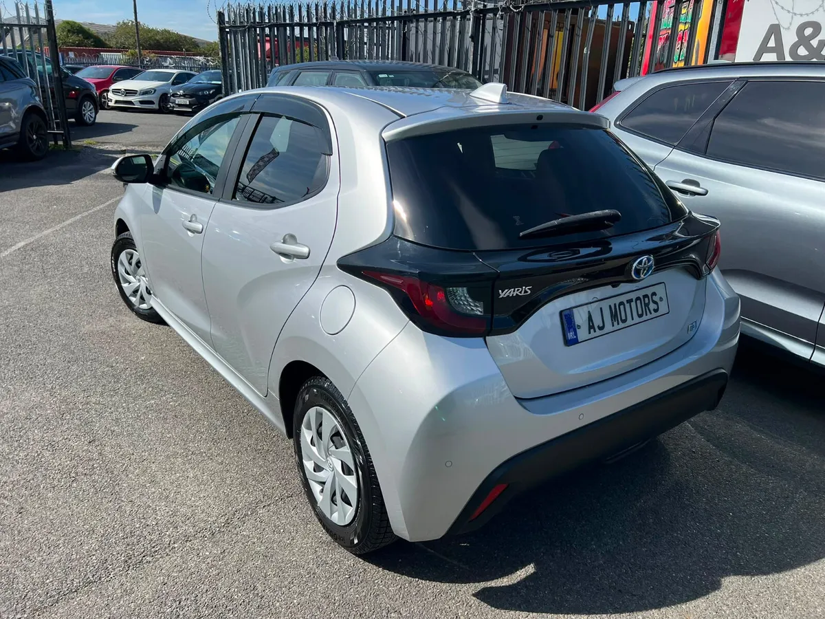 2021 TOYOTA YARIS 1.5 HYBRID - Image 4