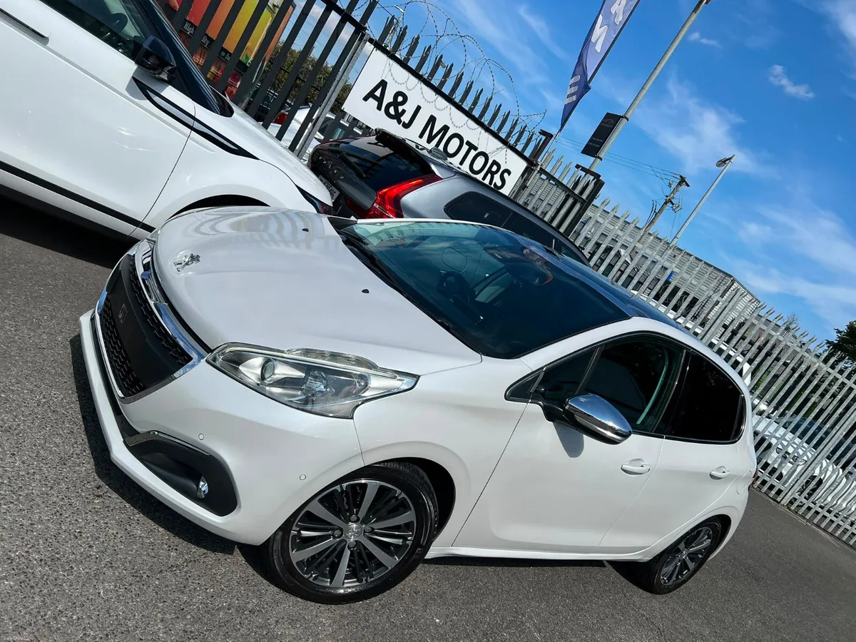 2016 PEUGEOT 208 GLASS ROOF Automatic - Image 2