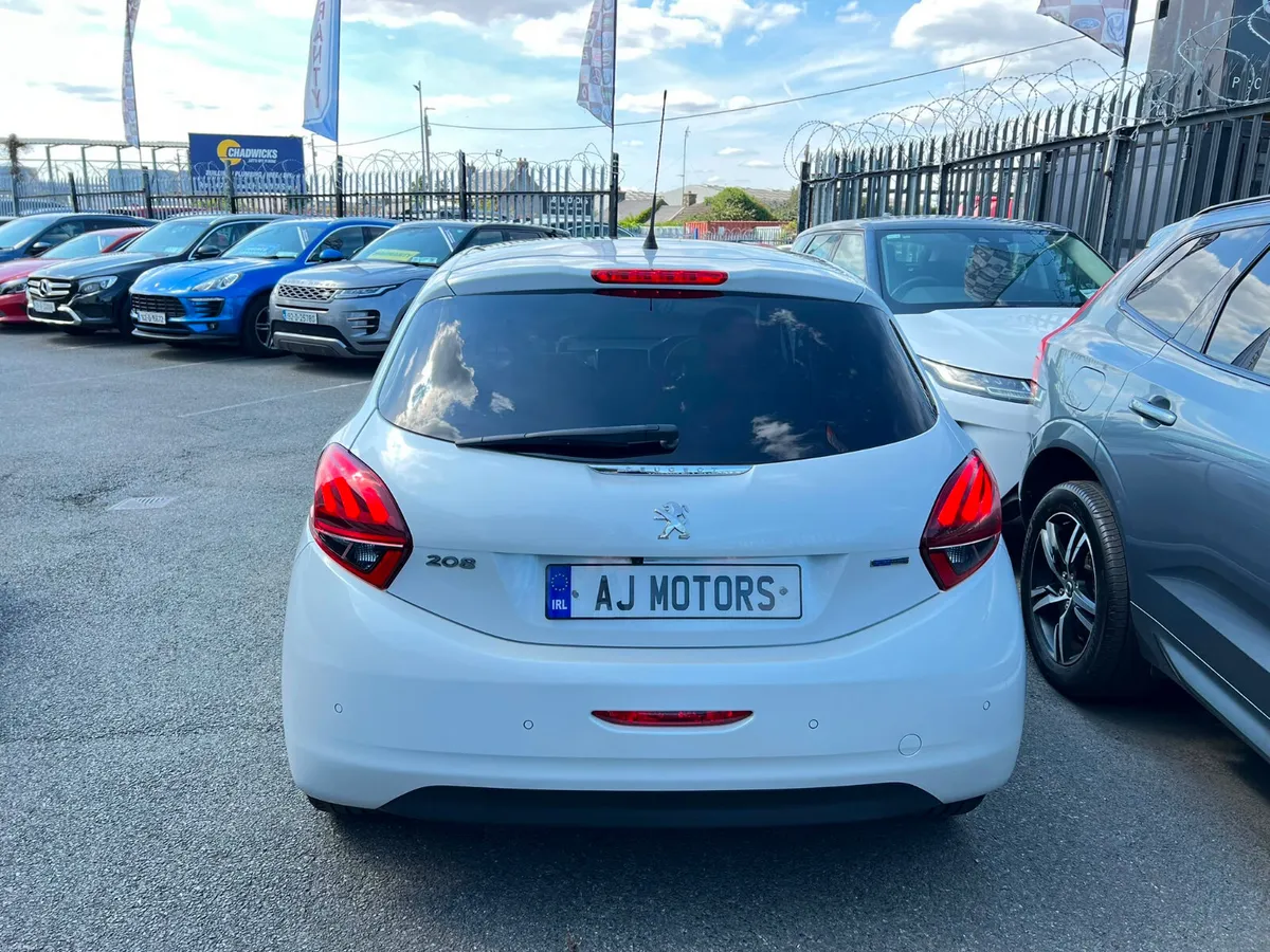 2016 PEUGEOT 208 GLASS ROOF Automatic - Image 6