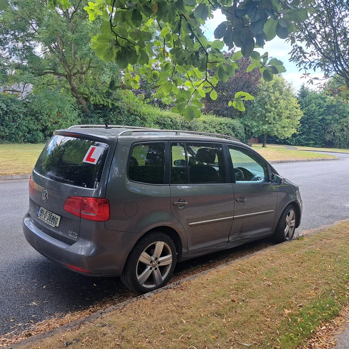 Volkswagen Touran 2015 - Image 2