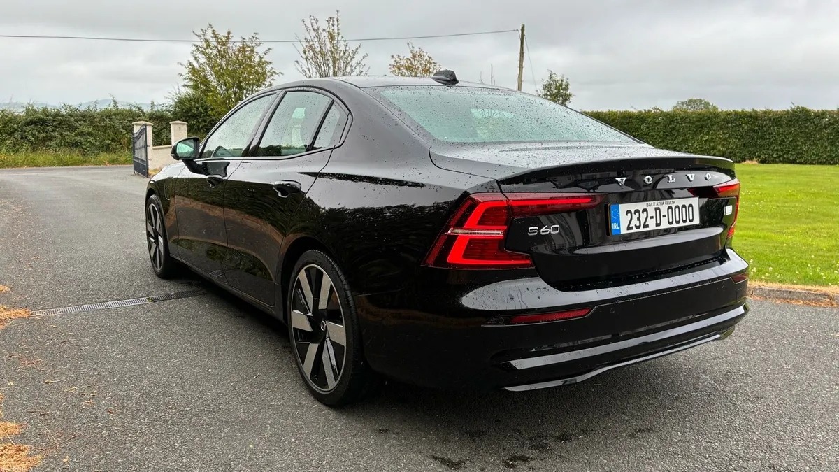 Volvo S60 ultimate 2.0l Phev T8 455bhp - Image 6