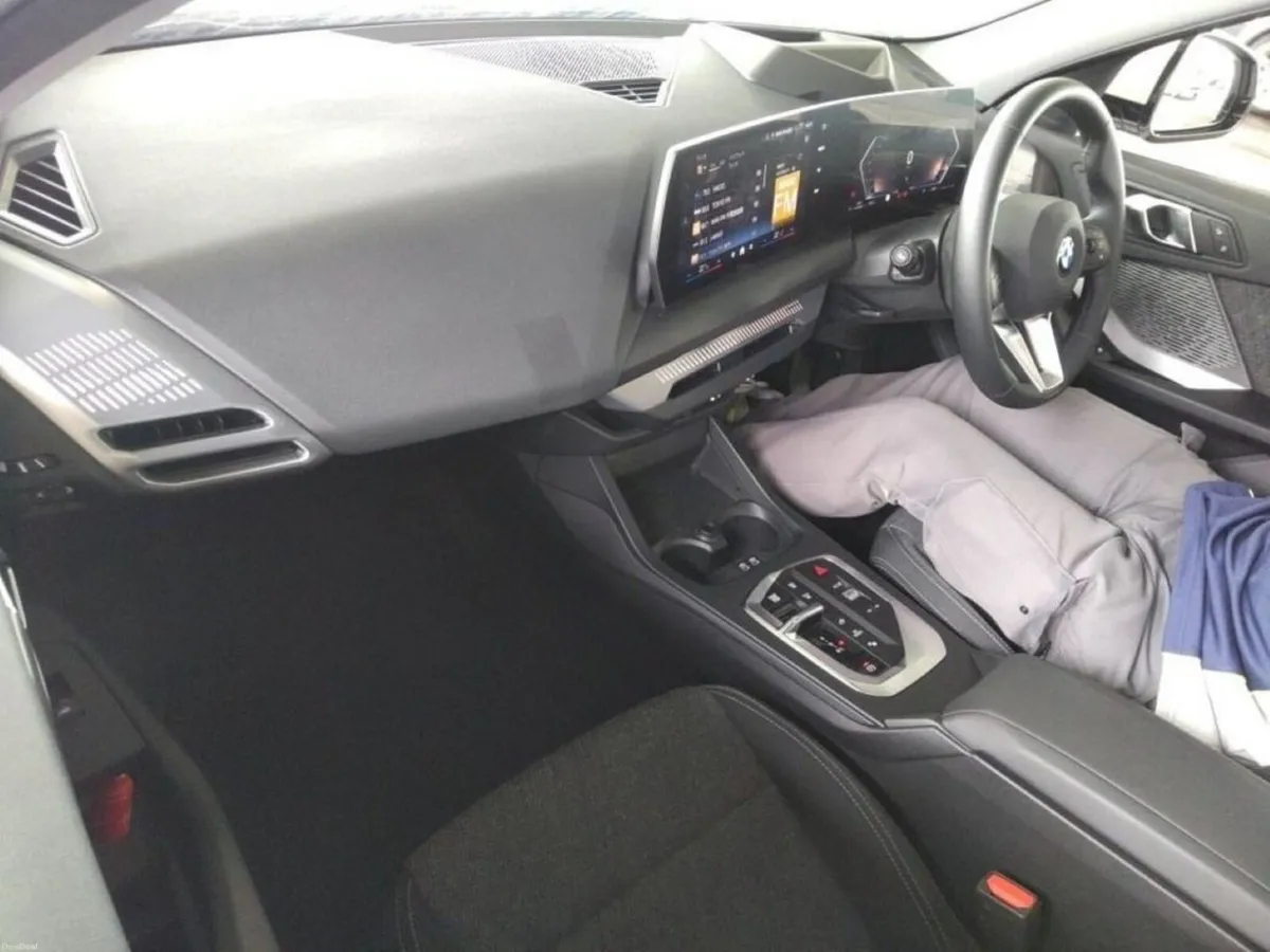 BMW 1-Series 120 NEW MODEL - 1.5 HYBRID AUTOMATIC - Image 3
