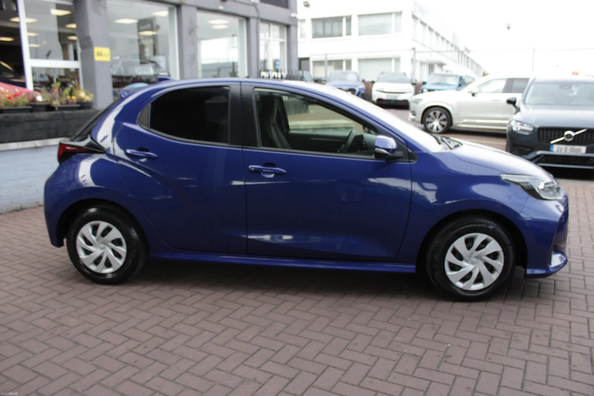 1.0 LUNA EDITION AUTO 5DR HATCHBACK WITH ONLY 93,0 - Image 3