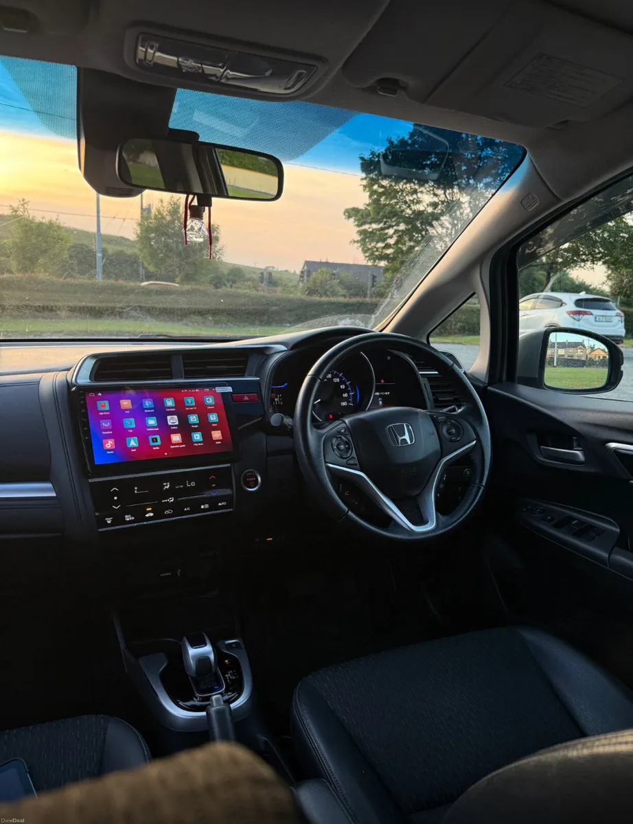 2014 HONDA FIT. 81K KMS ONLY . NEW NCT. AUTO 1.5 - Image 5