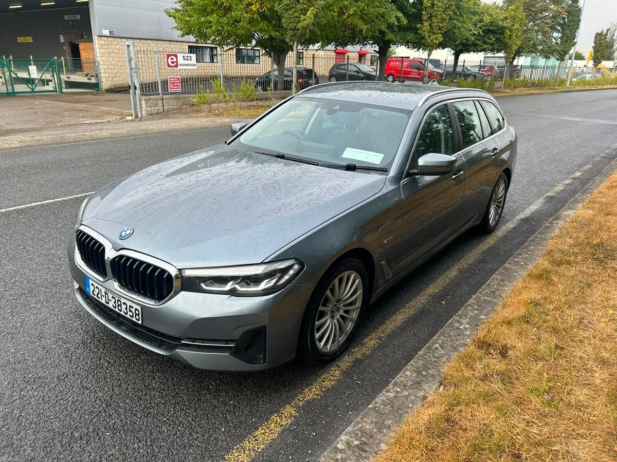 BMW 5-Series 2022 ESTATE 1 OWNER - Image 3