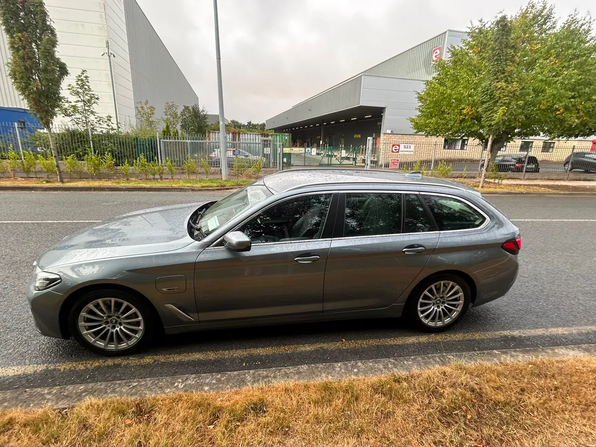 BMW 5-Series 2022 ESTATE 1 OWNER - Image 6