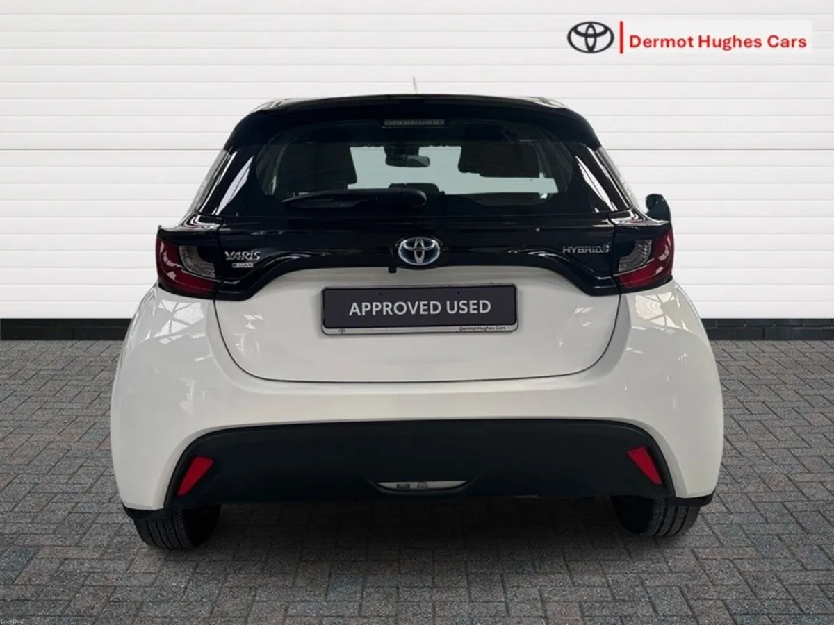 Toyota Yaris HYBRID LUNA AUTO - Image 4