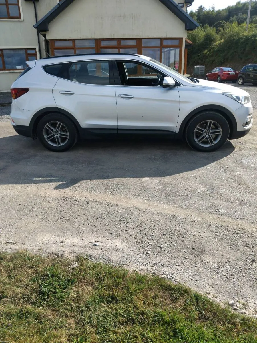 Hyundai Santa Fe 7 seater - Image 4