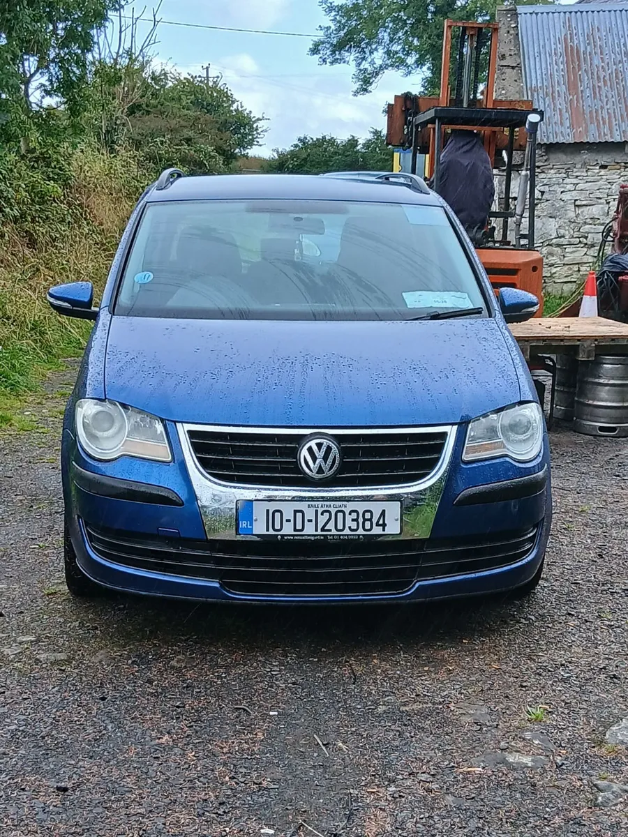 Volkswagen Touran 2010 - Image 1