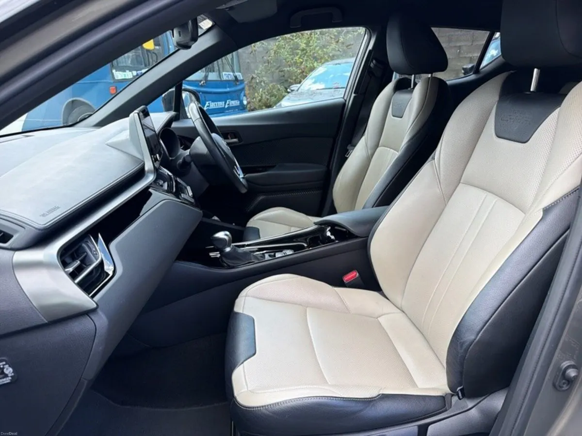 Toyota C-HR SPORT BI-TONE PLUS BEIGE LEATHER & SID - Image 6