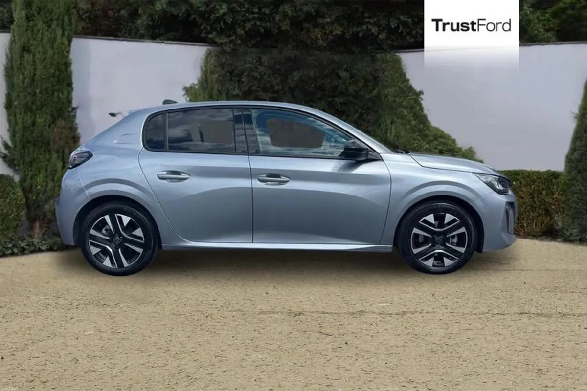 Peugeot 208 1.2 PureTech 100 Allure 5dr - PARKING - Image 3