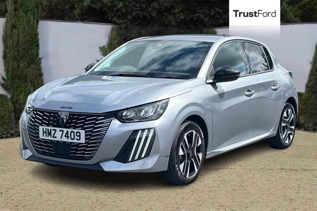 Peugeot 208 1.2 PureTech 100 Allure 5dr - PARKING - Image 5
