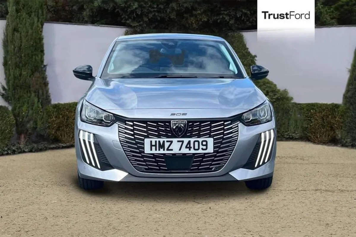 Peugeot 208 1.2 PureTech 100 Allure 5dr - PARKING - Image 6