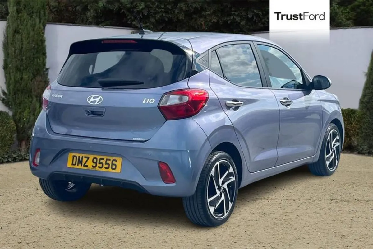 Hyundai i10 1.0 MPi Premium 5dr **HEATED FRONT SEA - Image 4