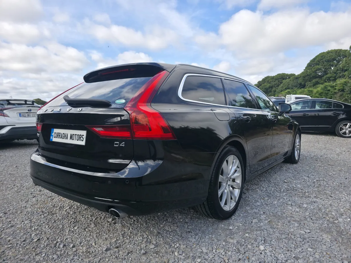 2020 Volvo V90 D4 Momentum - Automatic - Image 5