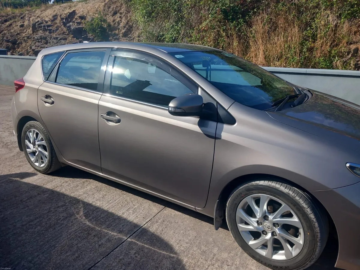 Toyota Auris Luna 1.4 Petrol - Image 1
