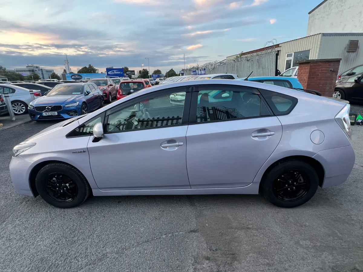 2015 Toyota Prius 1.8 Hybrid / only 41608km - Image 4