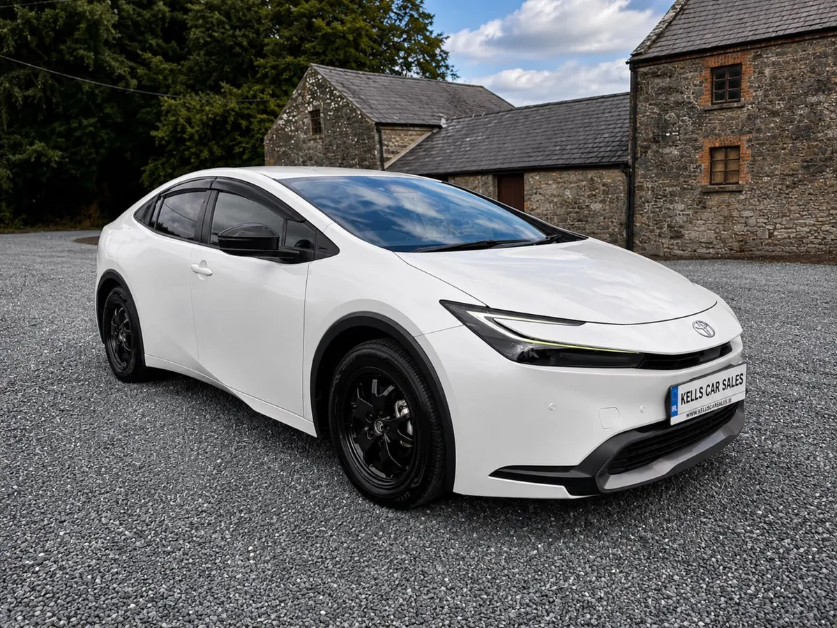Toyota prius 2023 1.8 hybrid - Image 1