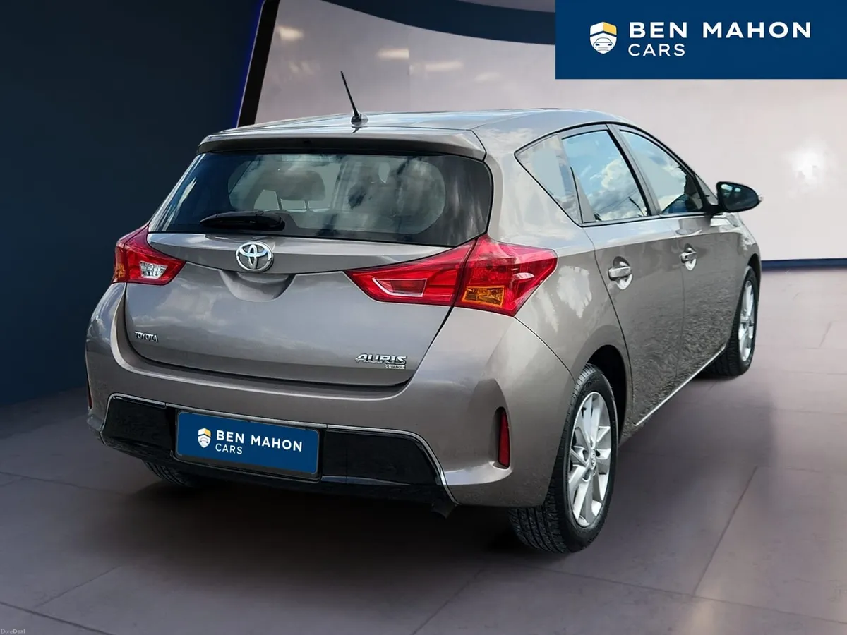 Toyota Auris Aura Petrol - Image 5