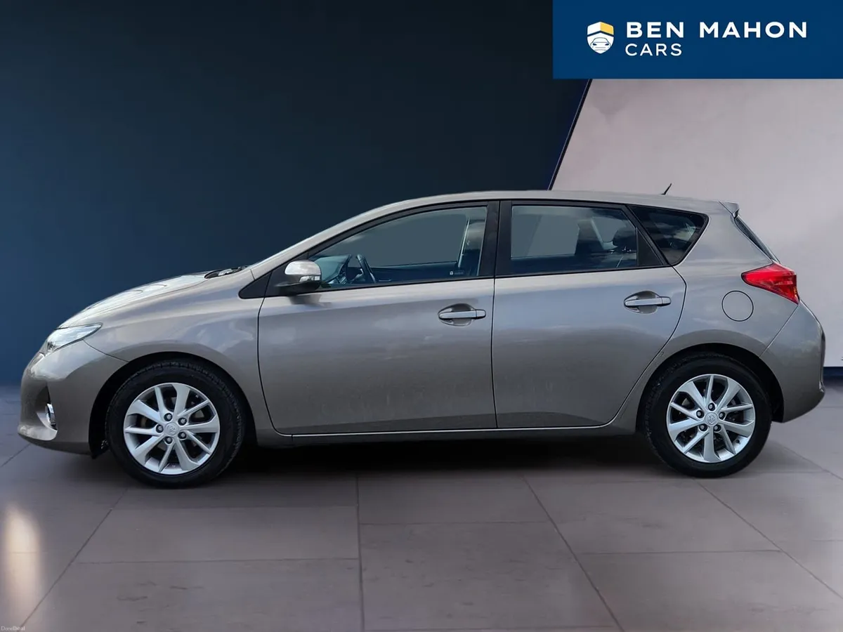 Toyota Auris Aura Petrol - Image 2
