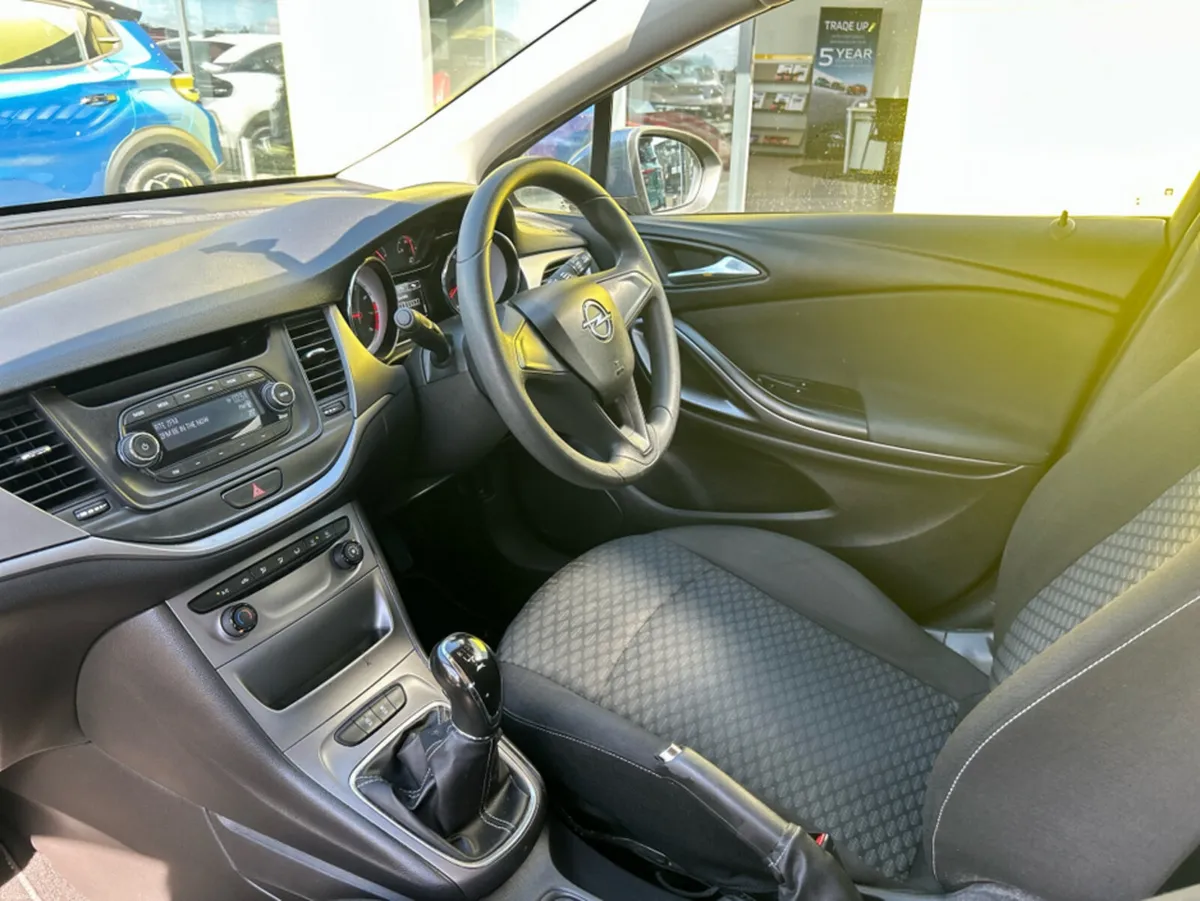 Opel Astra S 1.0T 105PS 5DR - Image 2