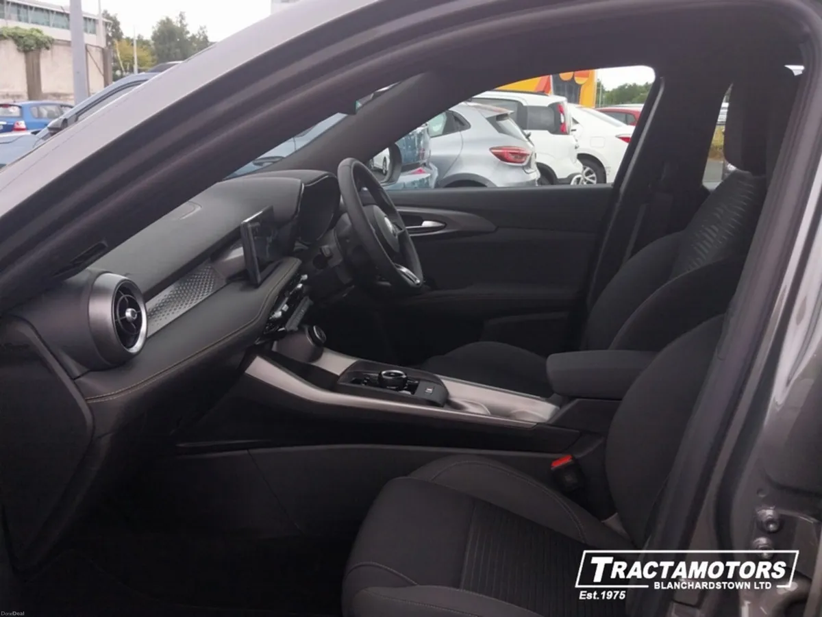 Alfa Romeo Tonale NEW MODEL 1.5 175BHP IBRIDA 5DR - Image 4