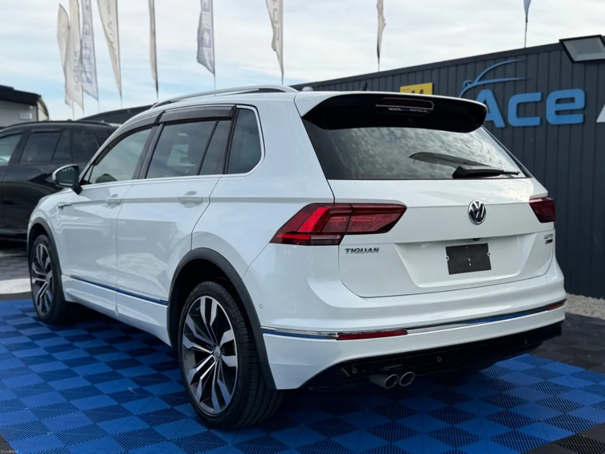 Volkswagen Tiguan ** DEPOSIT TAKEN ** R-LINE 4WD * - Image 5