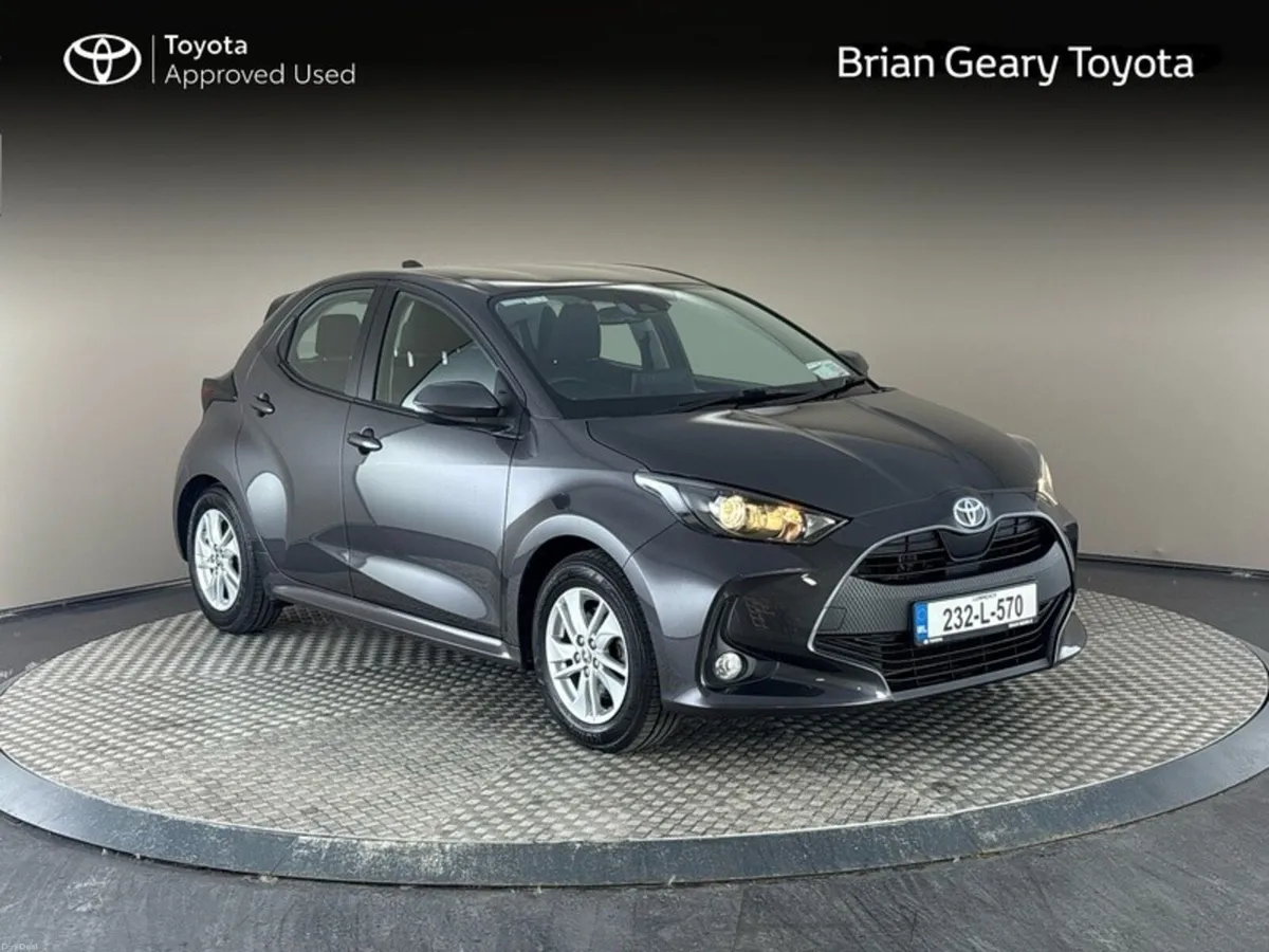 Toyota Yaris HYBRID LUNA - Image 1