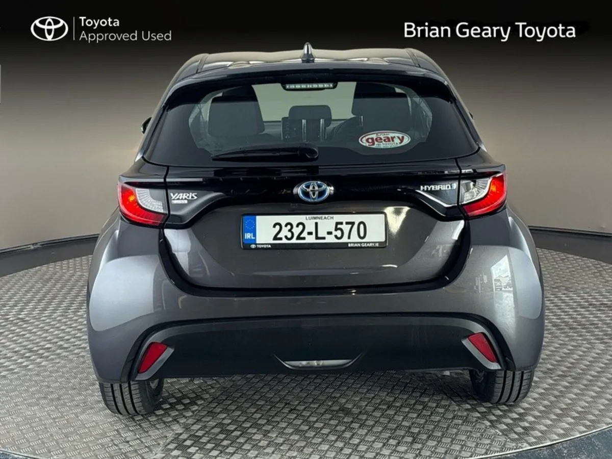 Toyota Yaris HYBRID LUNA - Image 4