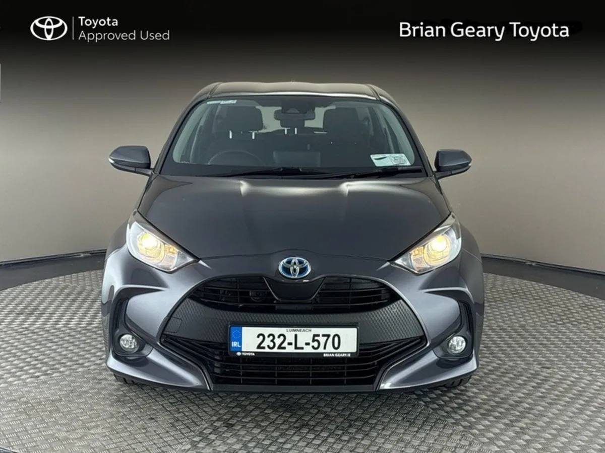Toyota Yaris HYBRID LUNA - Image 5