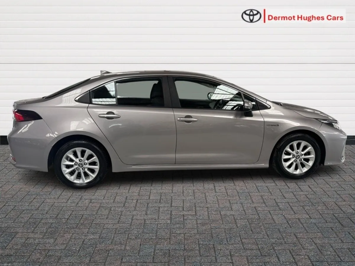 Toyota Corolla HYB LUNA SALOON - Image 3