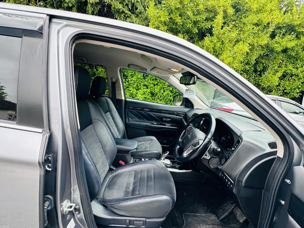 Mitsubishi Outlander 2018 Plug In Hybrid - Image 4