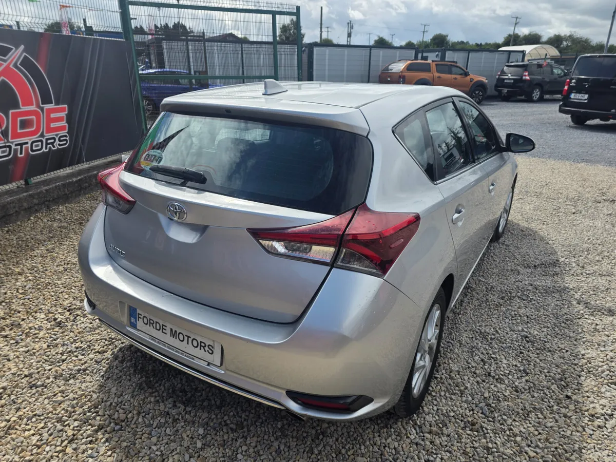 Toyota Auris 2017 - Image 4