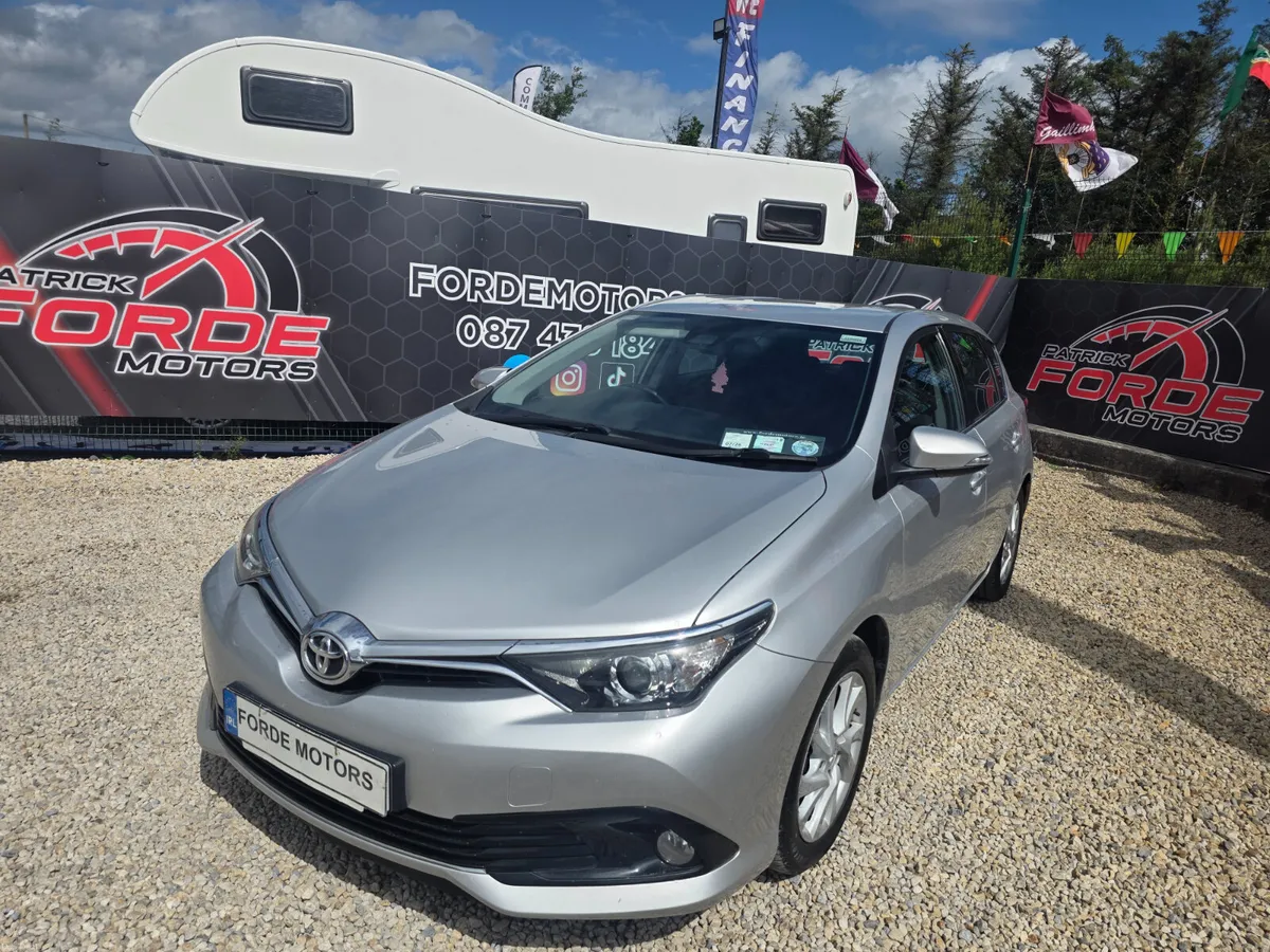 Toyota Auris 2017 - Image 2