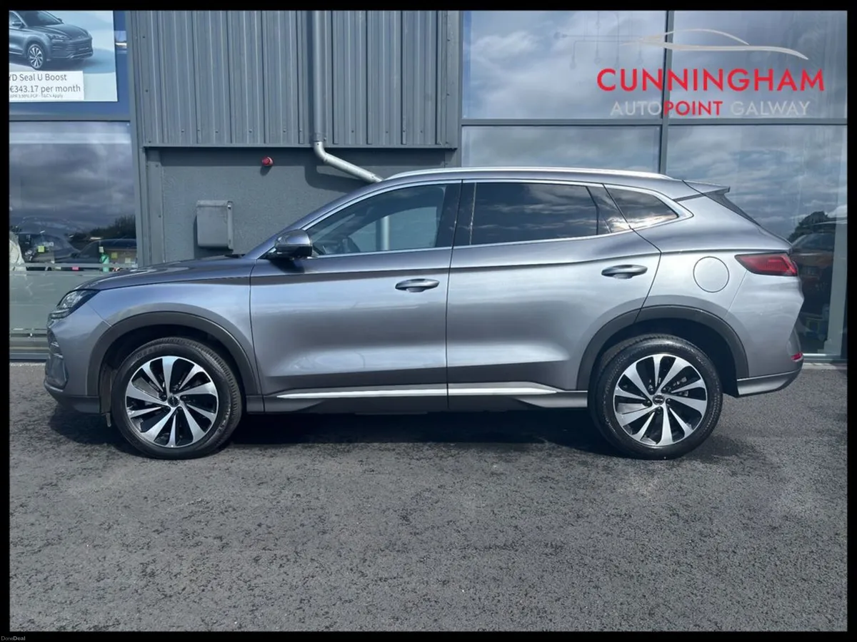 BYD SEAL U DM-i Boost Auto **80km EV Range** - Image 4